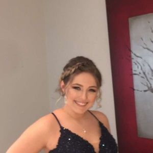 Meet your Posher, Claudia